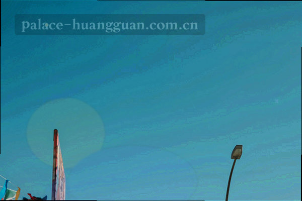 按周排列的规则记录时间轴缩略图，金线串联起多个周次节点